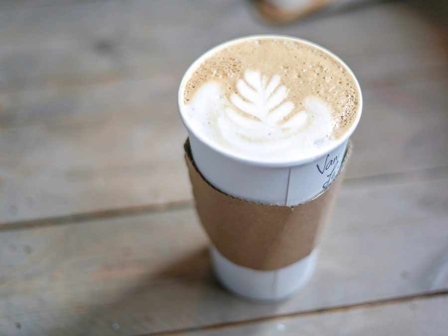 ラテアートが描かれたコーヒー